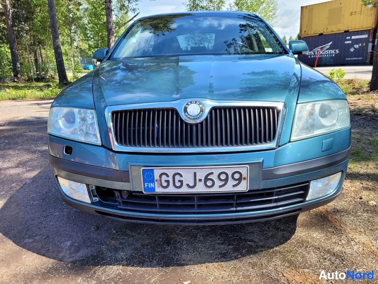Vihreä Skoda Octavia 2005, edestä, kuva 4