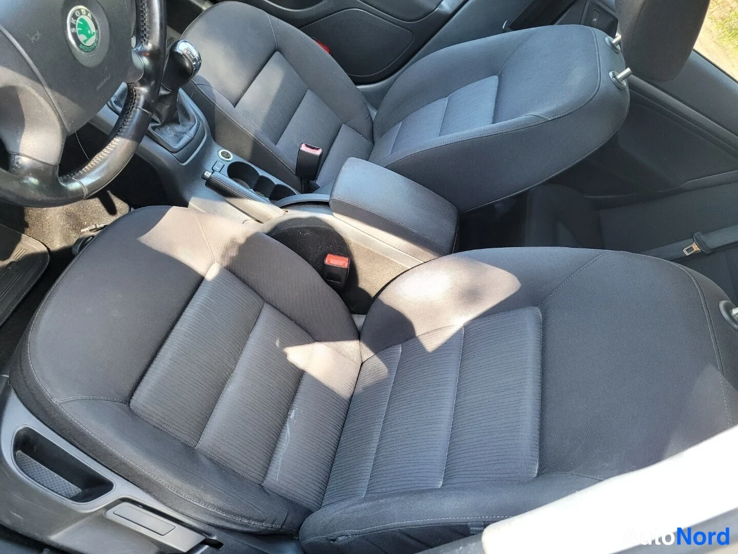 Vihreä Skoda Octavia 2005, etuistuimet, kuva 13