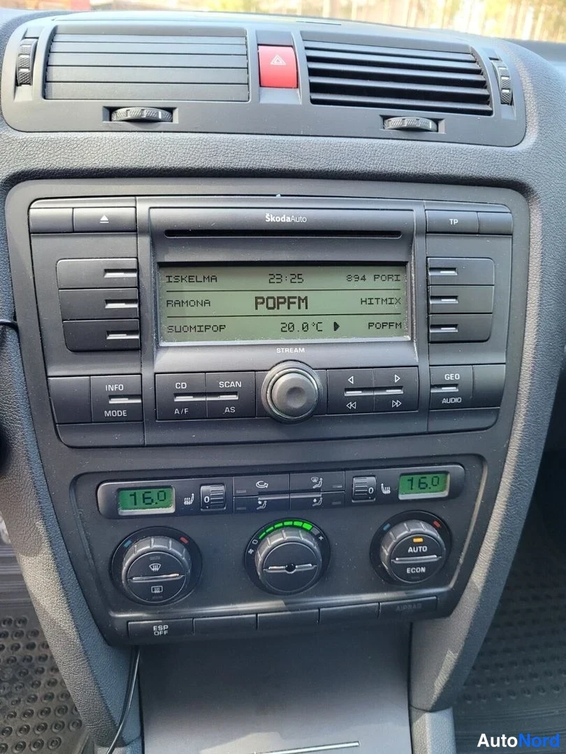 Vihreä Skoda Octavia 2005, yksityiskohta, kuva 19