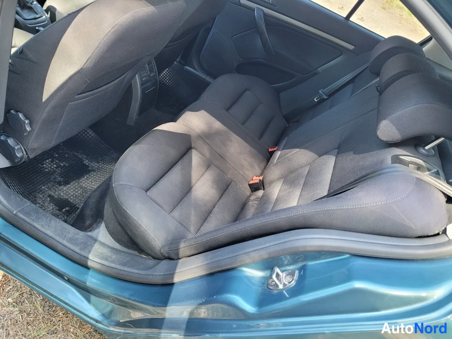 Vihreä Skoda Octavia 2005, takaistuimet, kuva 14