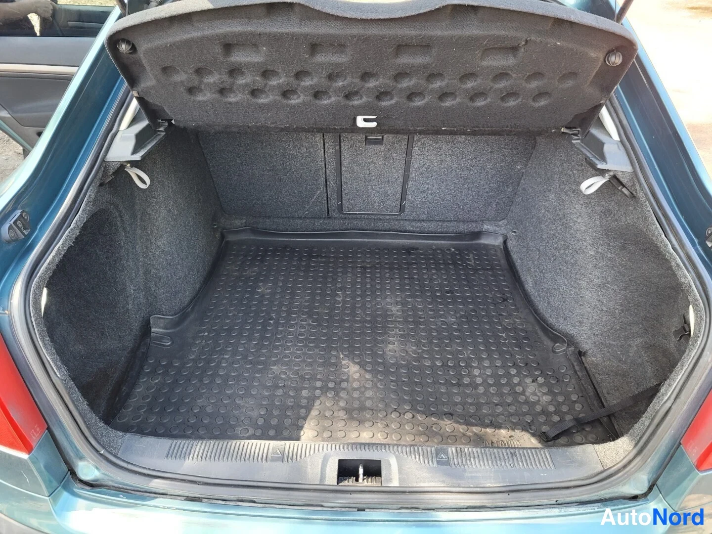 Vihreä Skoda Octavia 2005, tavaratila, kuva 15