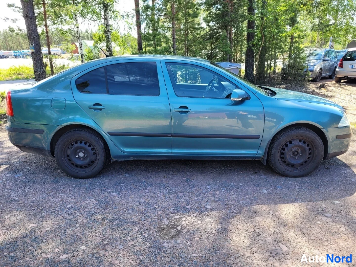 Vihreä Skoda Octavia 2005, sivulta, kuva 5
