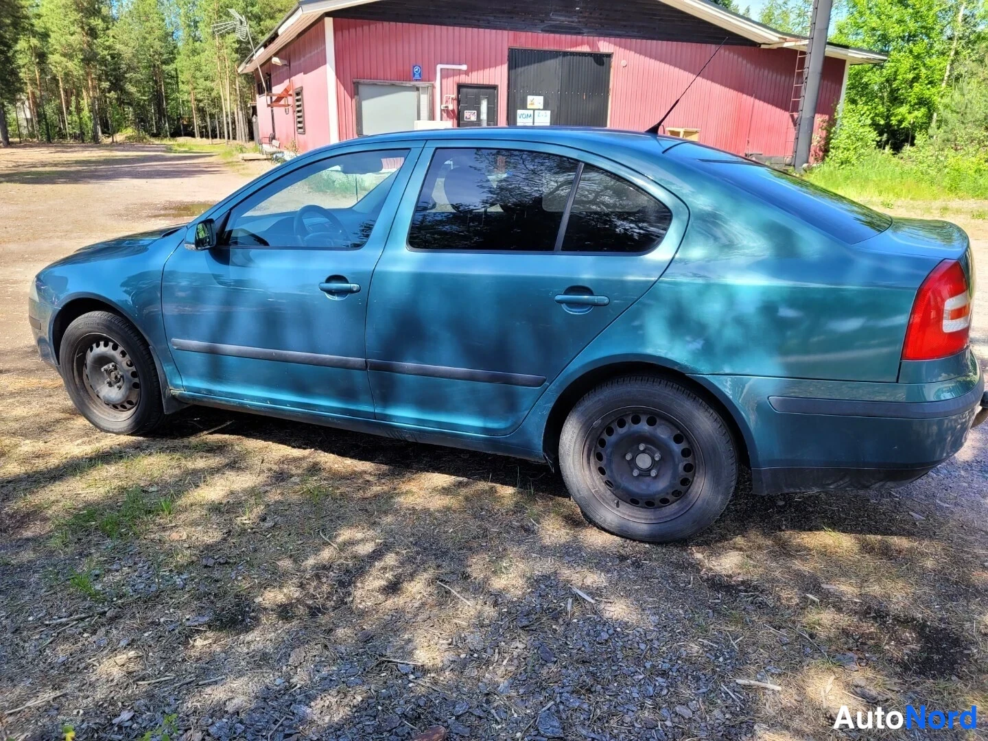 Vihreä Skoda Octavia 2005, sivulta, kuva 6
