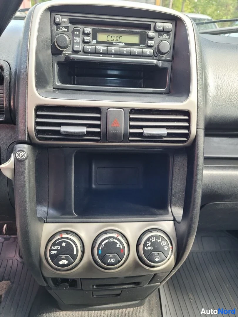 Silver Honda CR-V 2002, förarplats, bild 13