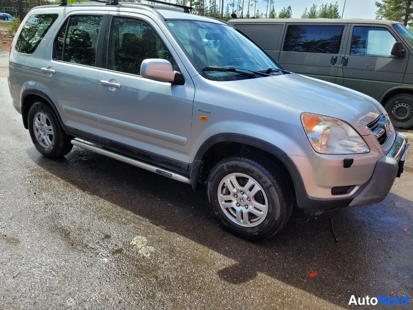 Silver Honda CR-V 2002, snett framifrån, fronten åt höger, bild 3