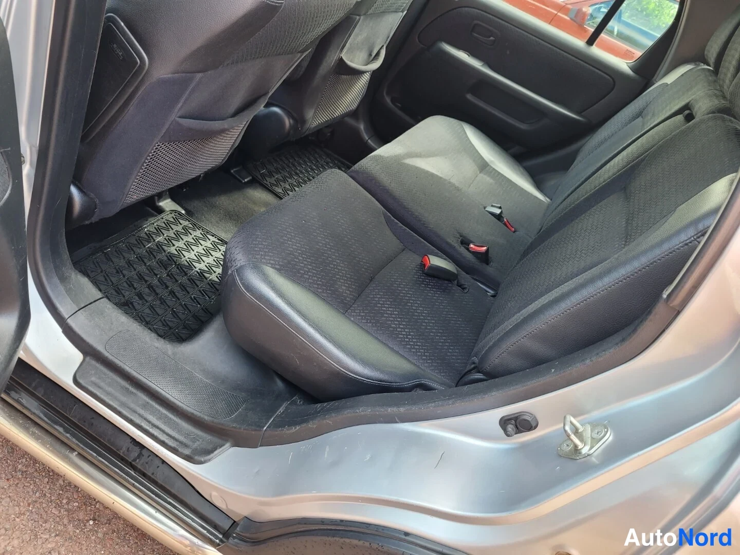Silver Honda CR-V 2002, baksäten, bild 16