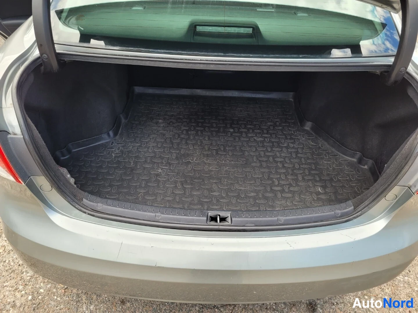 Harmaa Toyota Avensis 2010, tavaratila, kuva 16