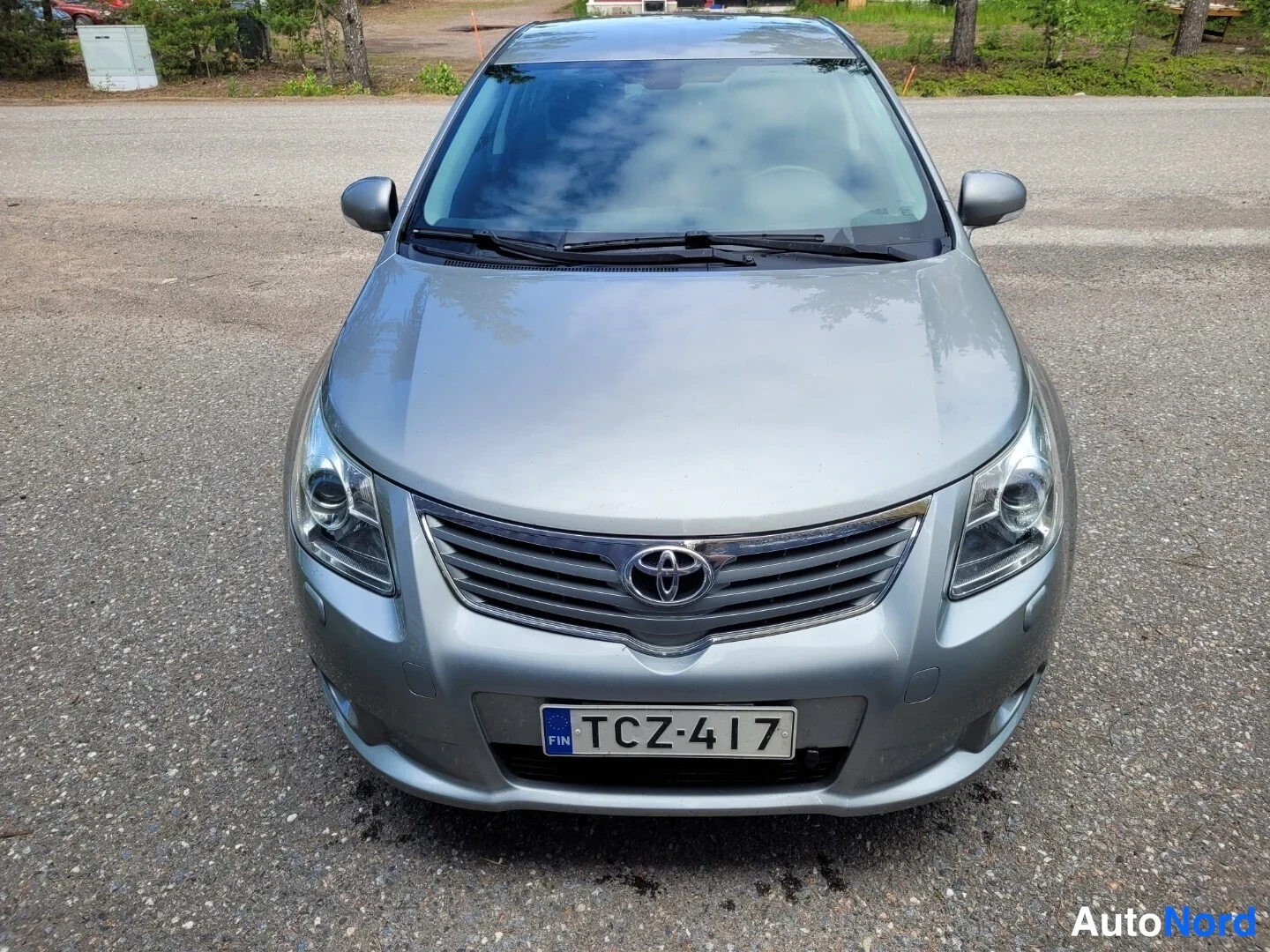Harmaa Toyota Avensis 2010, edestä, kuva 4