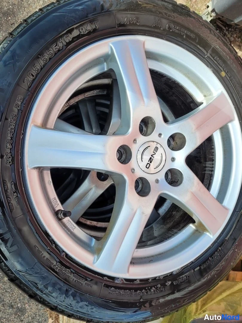 Harmaa Toyota Avensis 2010, yksityiskohta, kuva 20