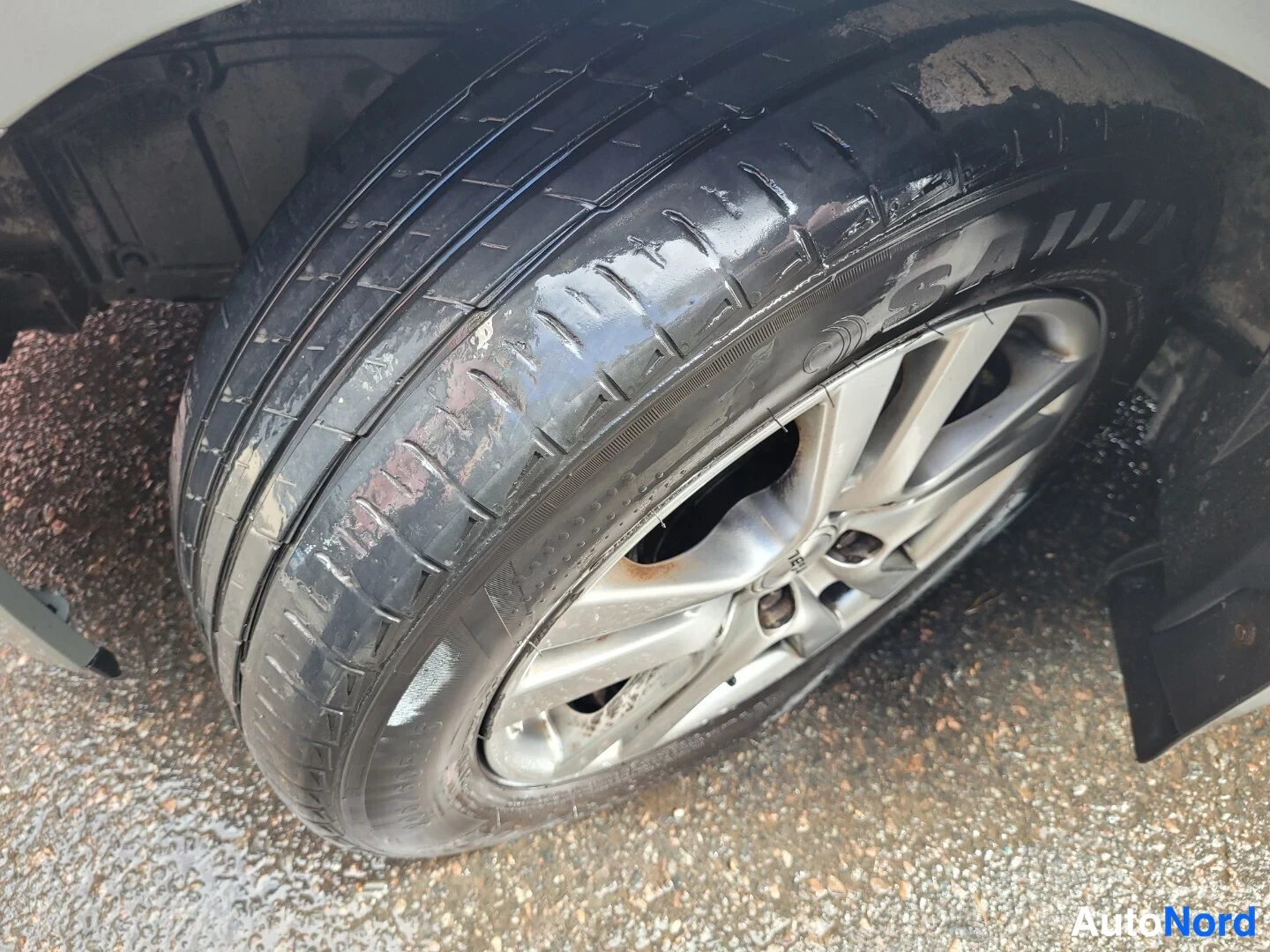 Harmaa Toyota Avensis 2010, yksityiskohta, kuva 22