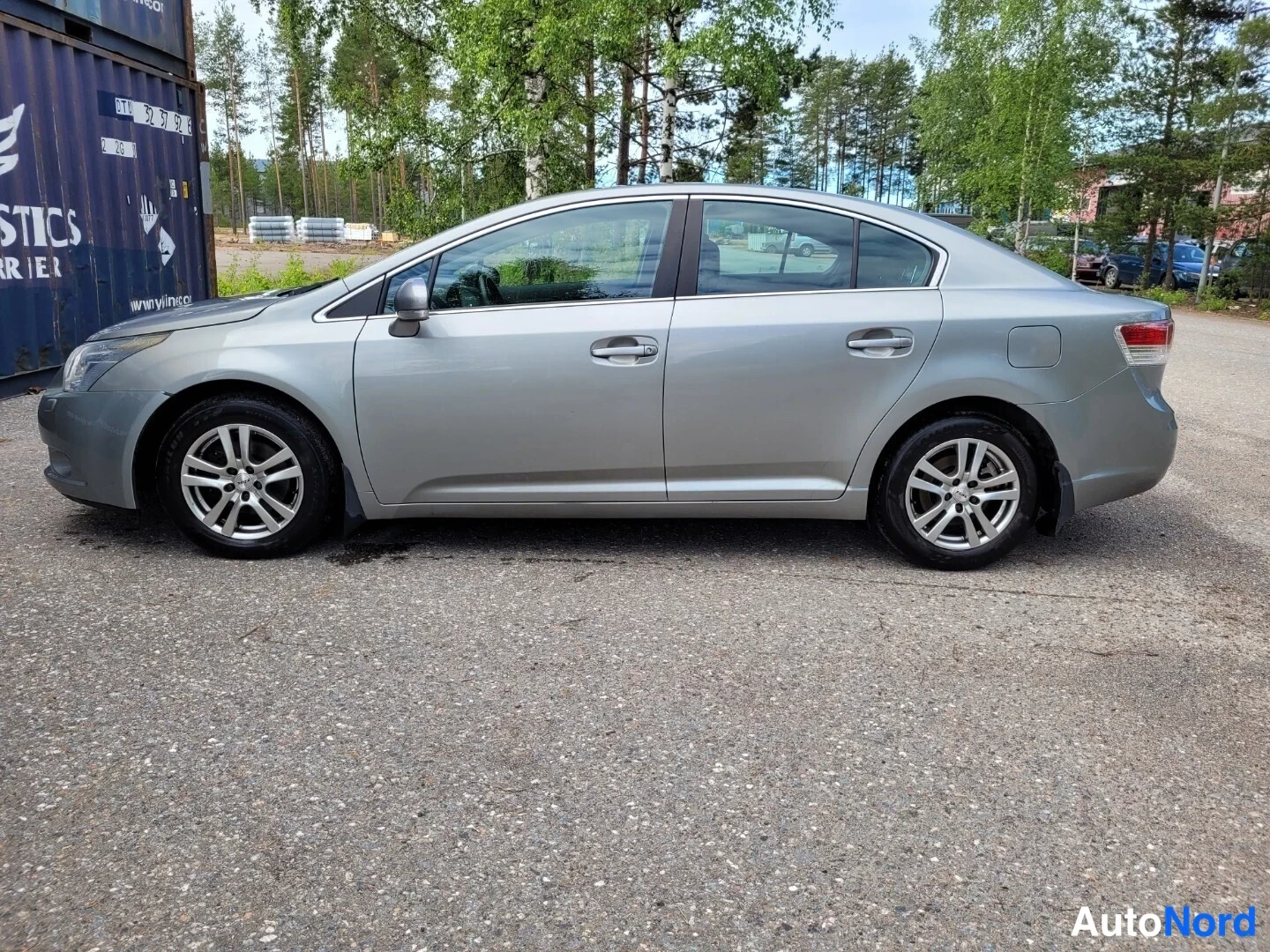 Harmaa Toyota Avensis 2010, takaviisto, kuva 6