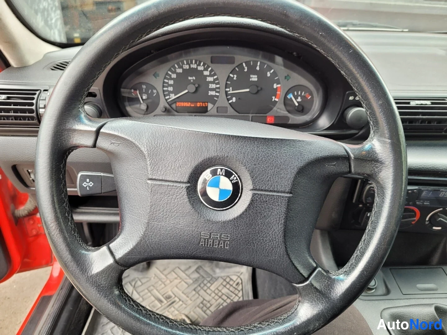 Red BMW 316i 1997, detail, photo 19