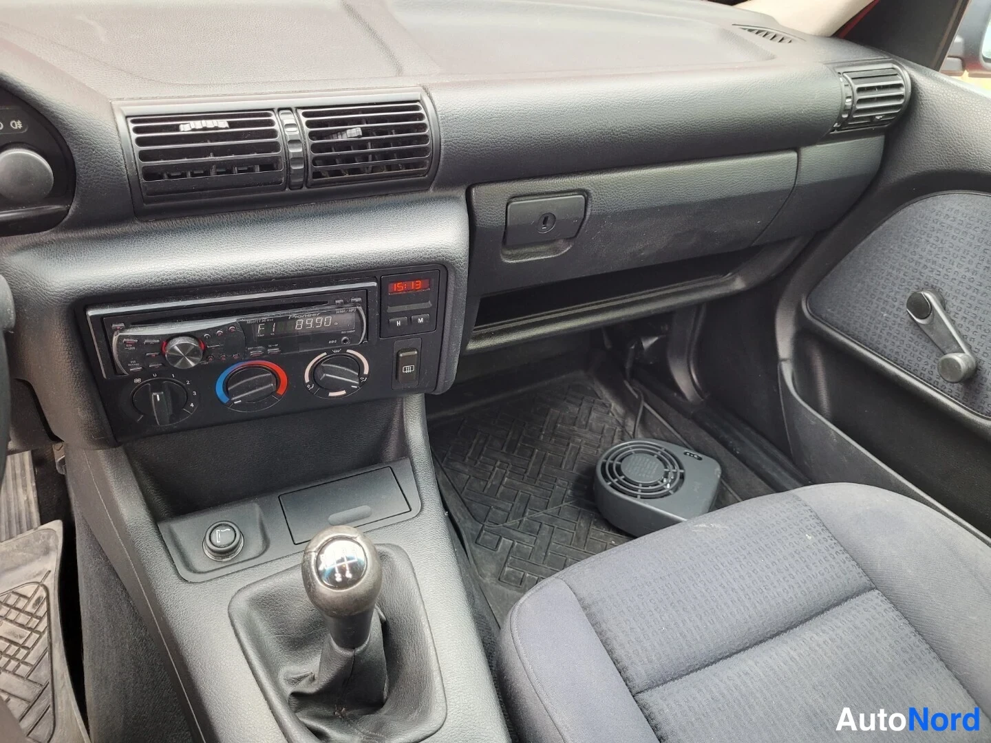 Red BMW 316i 1997, cockpit, photo 10