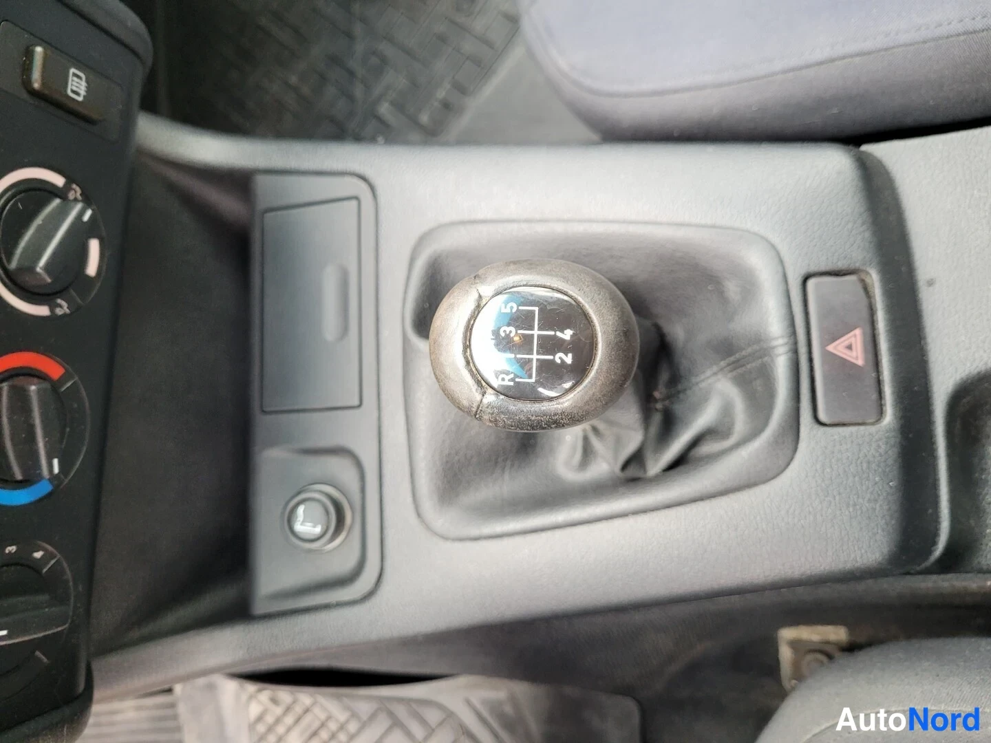 Red BMW 316i 1997, detail, photo 21
