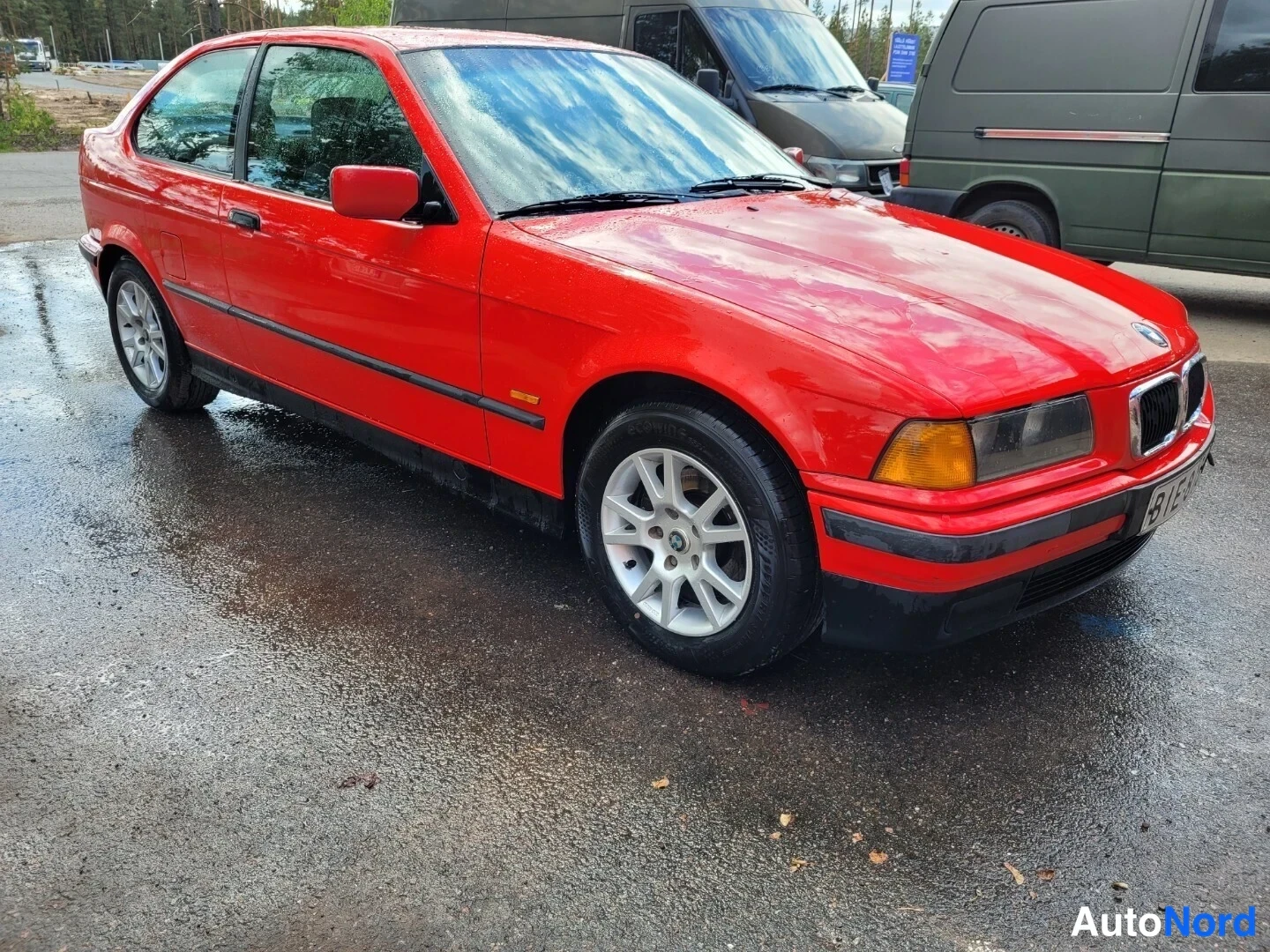 Red BMW 316i 1997, front three-quarter, nose to the right, photo 3