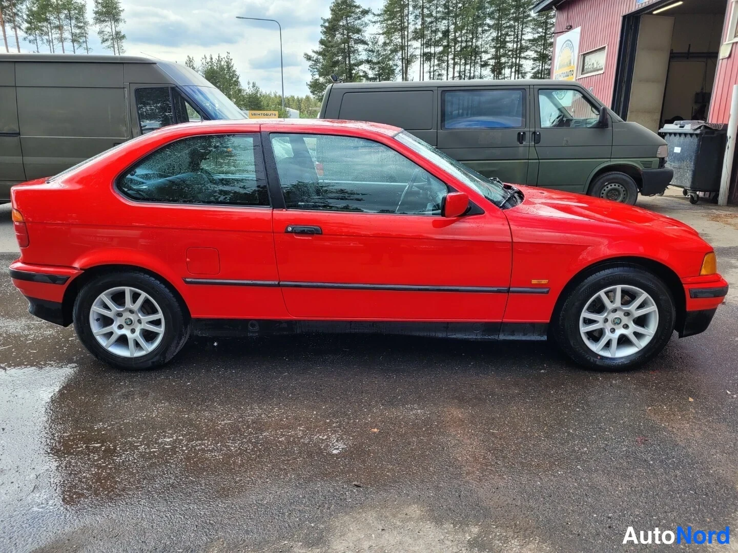 Red BMW 316i 1997, front three-quarter, nose to the right, photo 4
