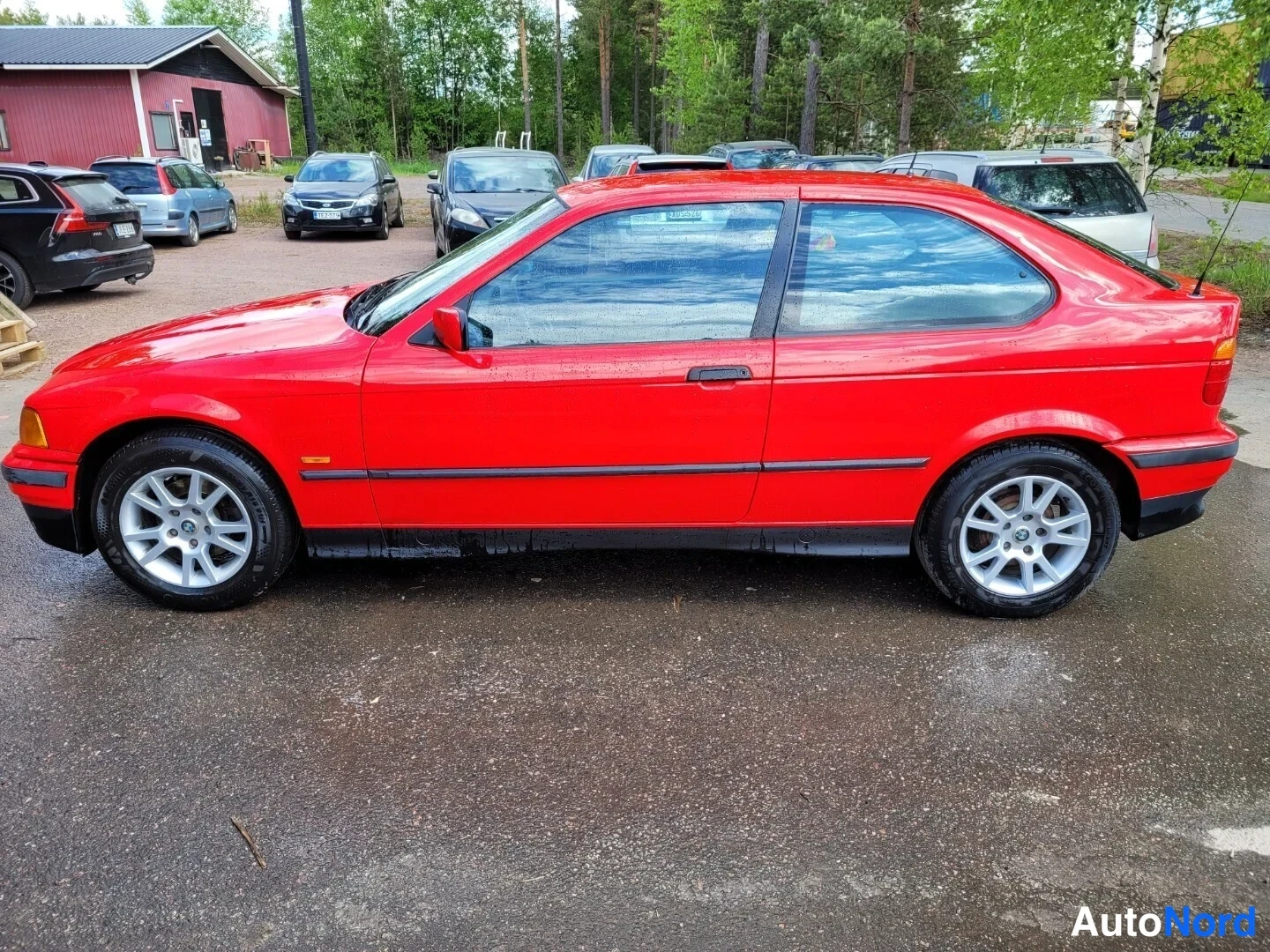 Red BMW 316i 1997, front three-quarter, nose to the left, photo 2
