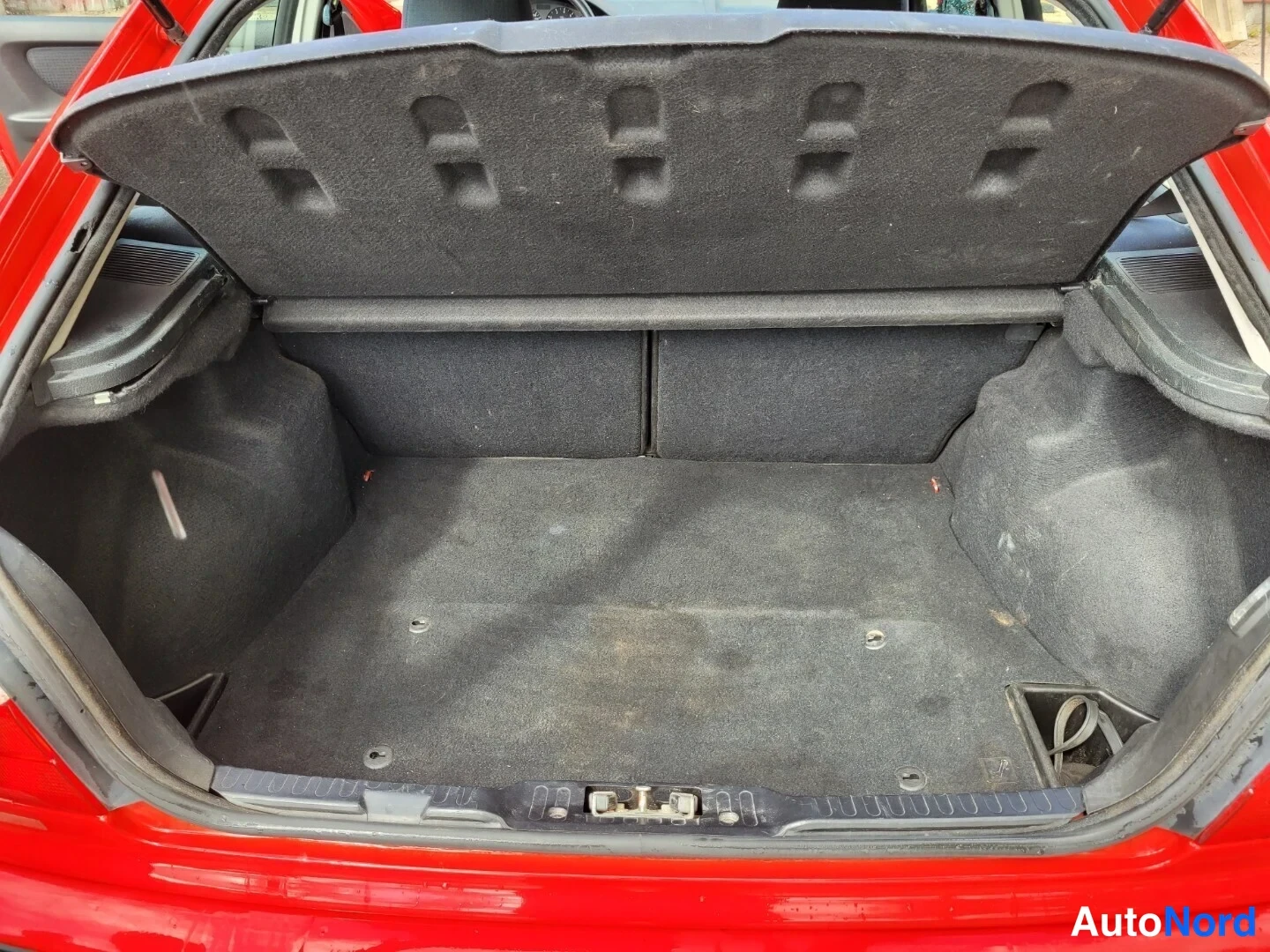 Red BMW 316i 1997, boot, photo 13