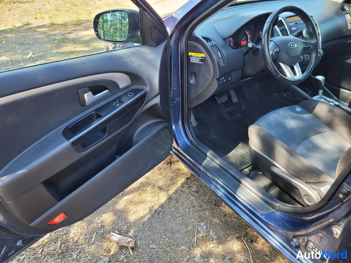 Sininen Kia Ceed 2011, ohjaamo, kuva 10