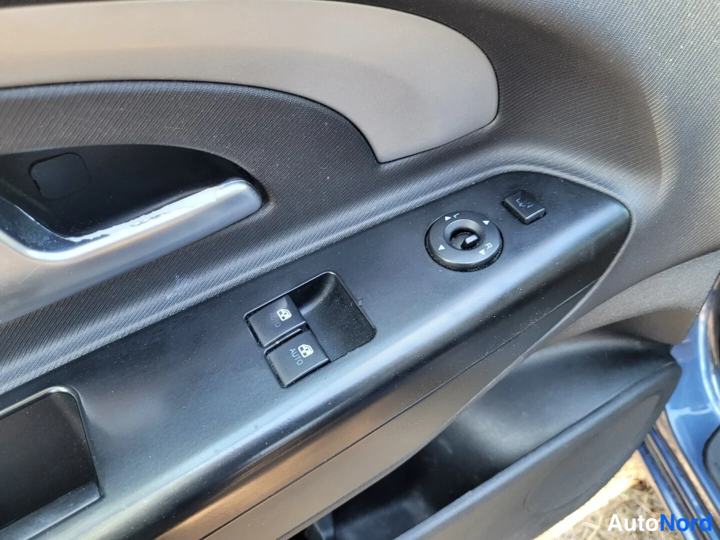 Sininen Kia Ceed 2011, yksityiskohta, kuva 21