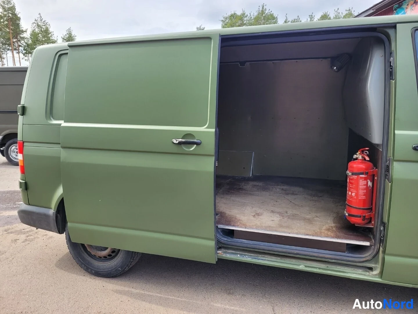 Vihreä Volkswagen Transporter 2005, takaviisto, kuva 7