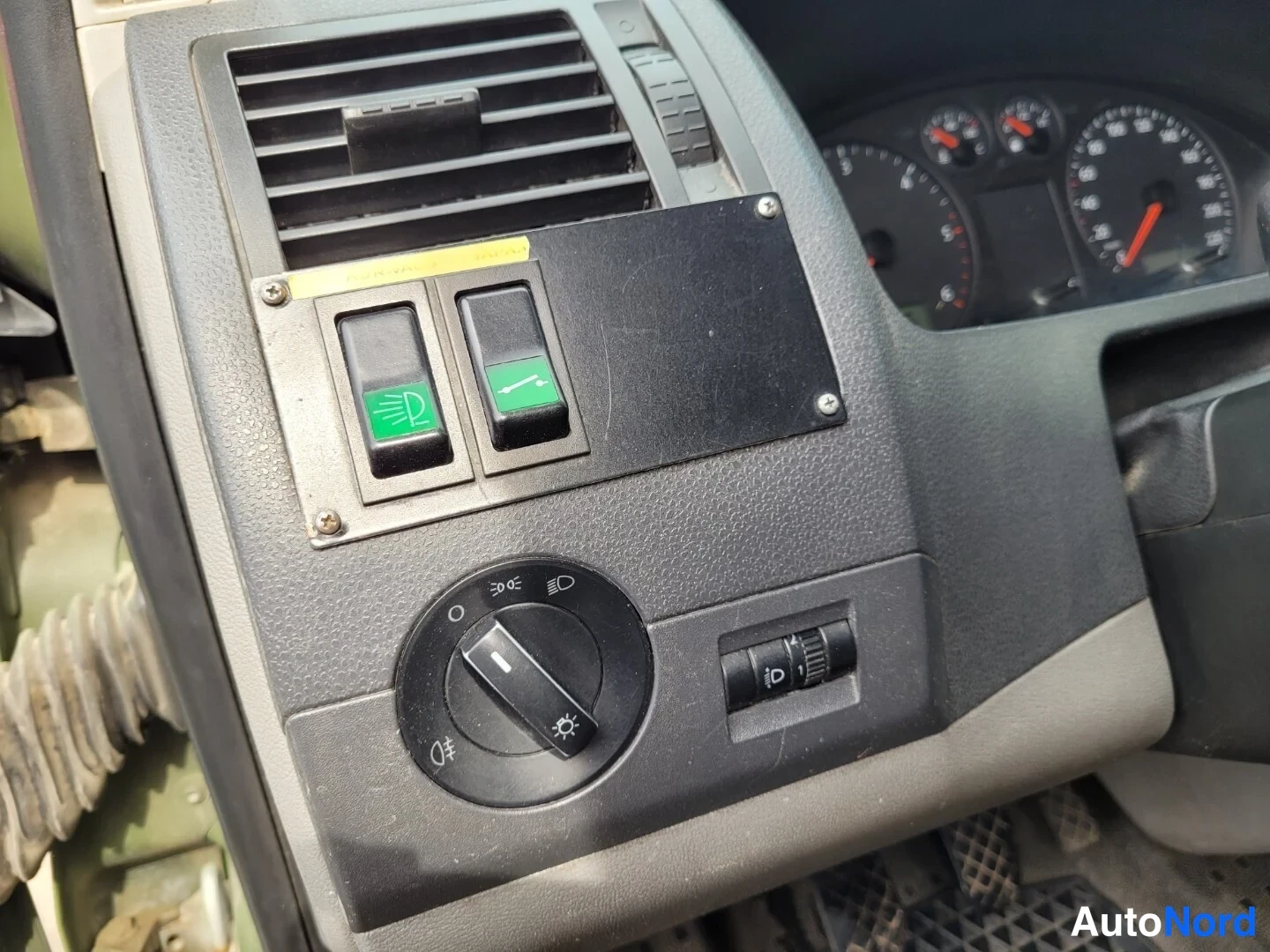 Vihreä Volkswagen Transporter 2005, yksityiskohta, kuva 21