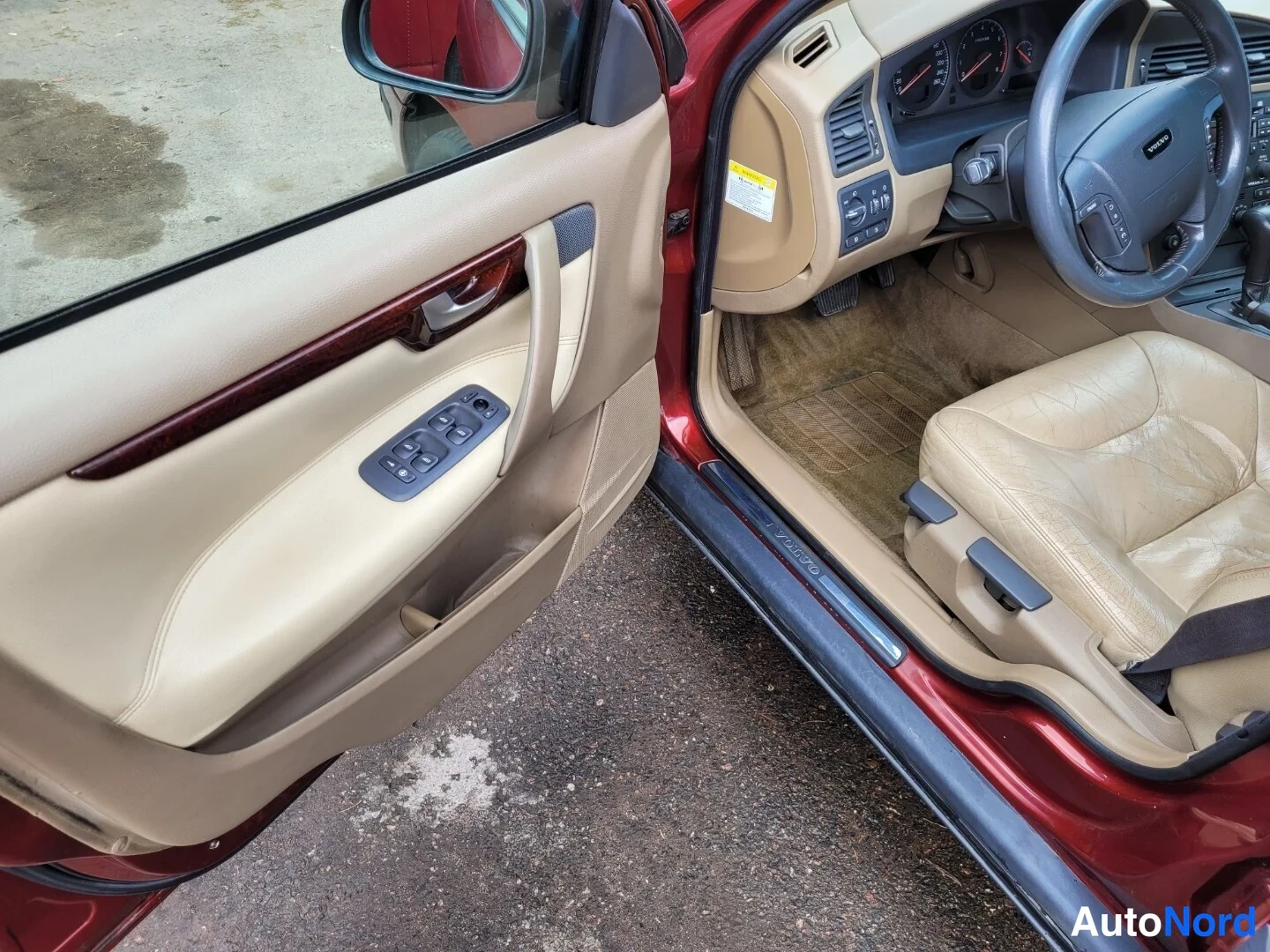 Punainen Volvo V70 2001, ohjaamo, kuva 14