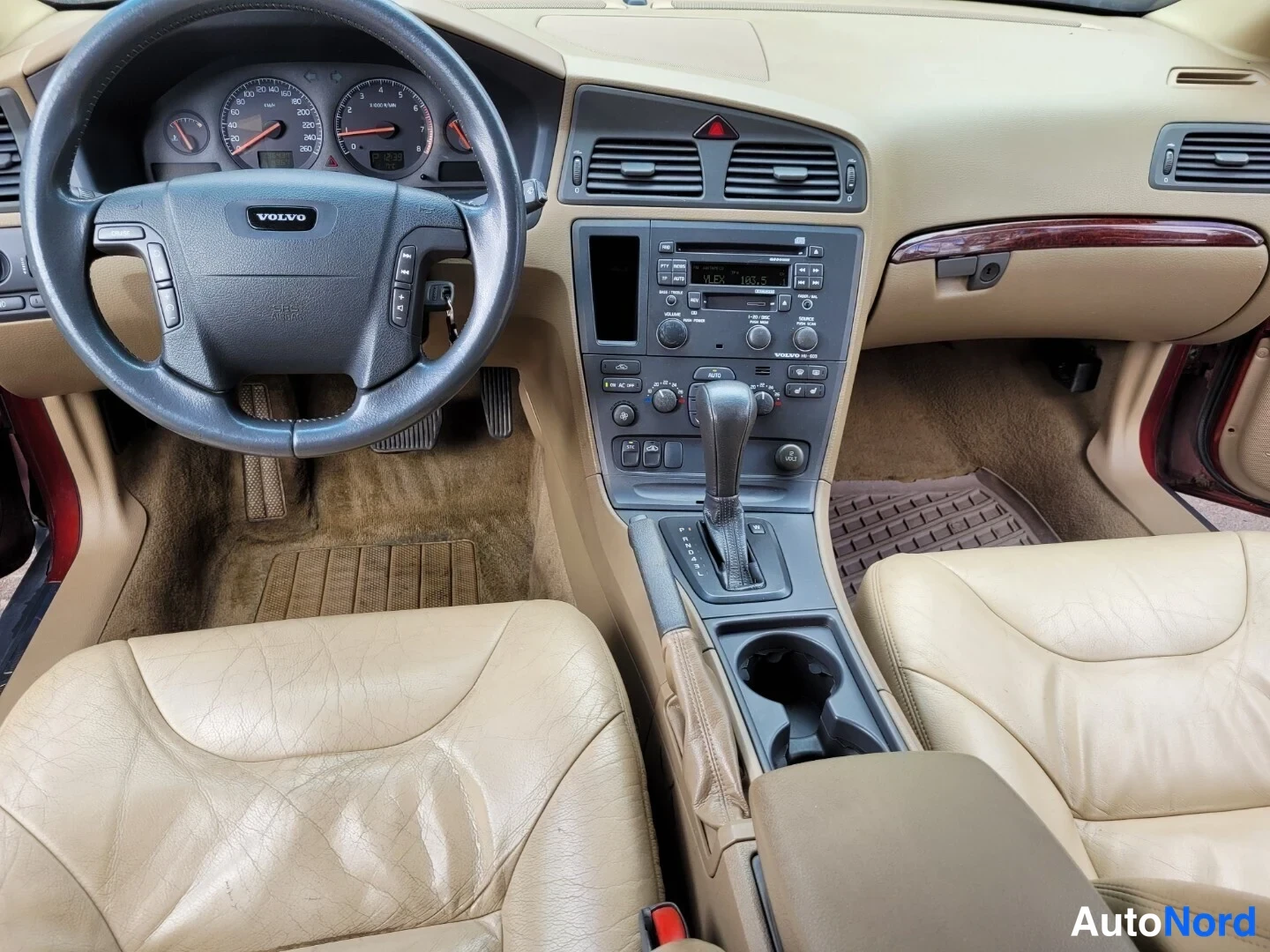 Punainen Volvo V70 2001, ohjaamo, kuva 10