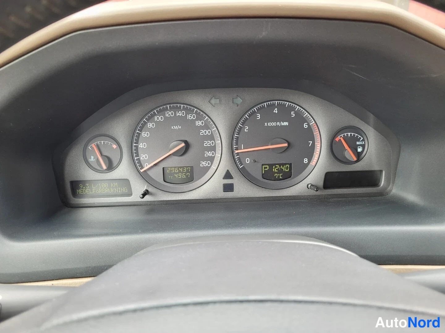 Punainen Volvo V70 2001, kuva 33