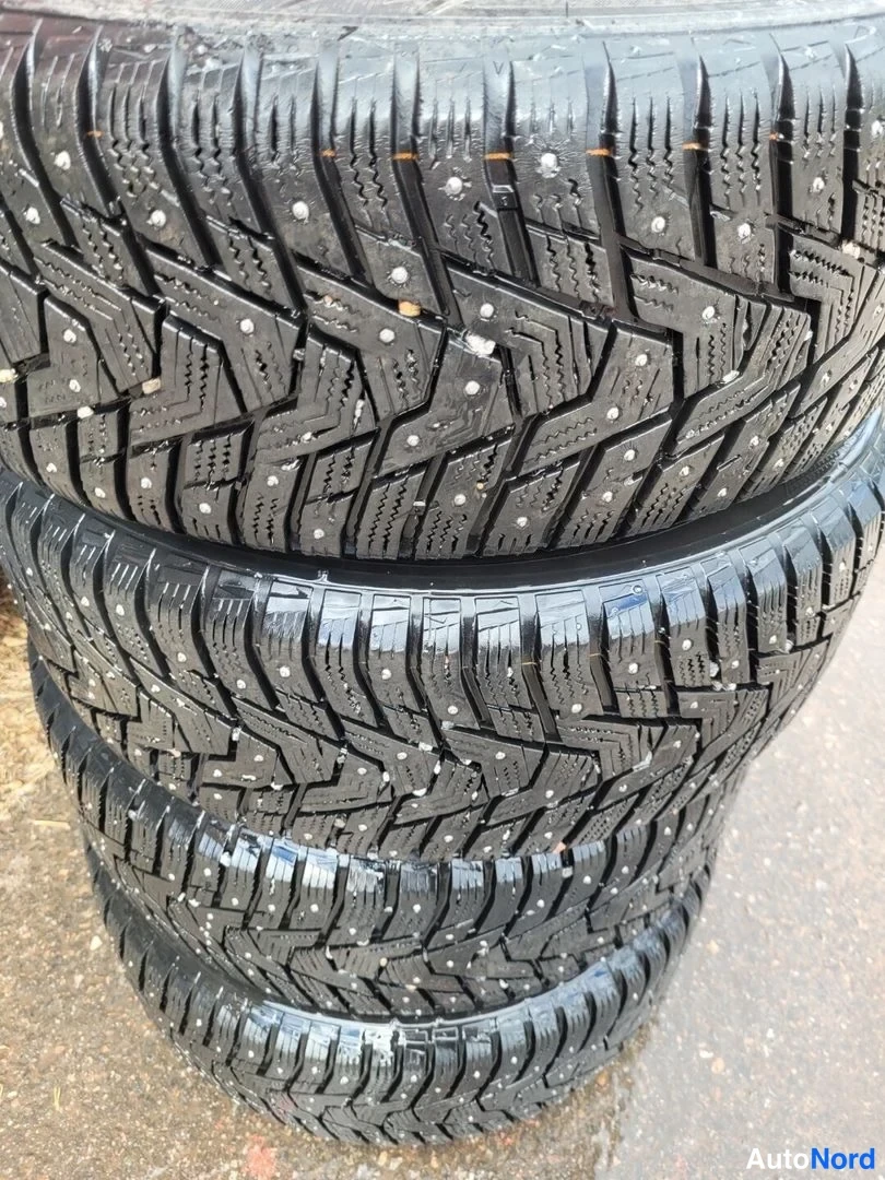 Punainen Volvo V70 2001, yksityiskohta, kuva 29