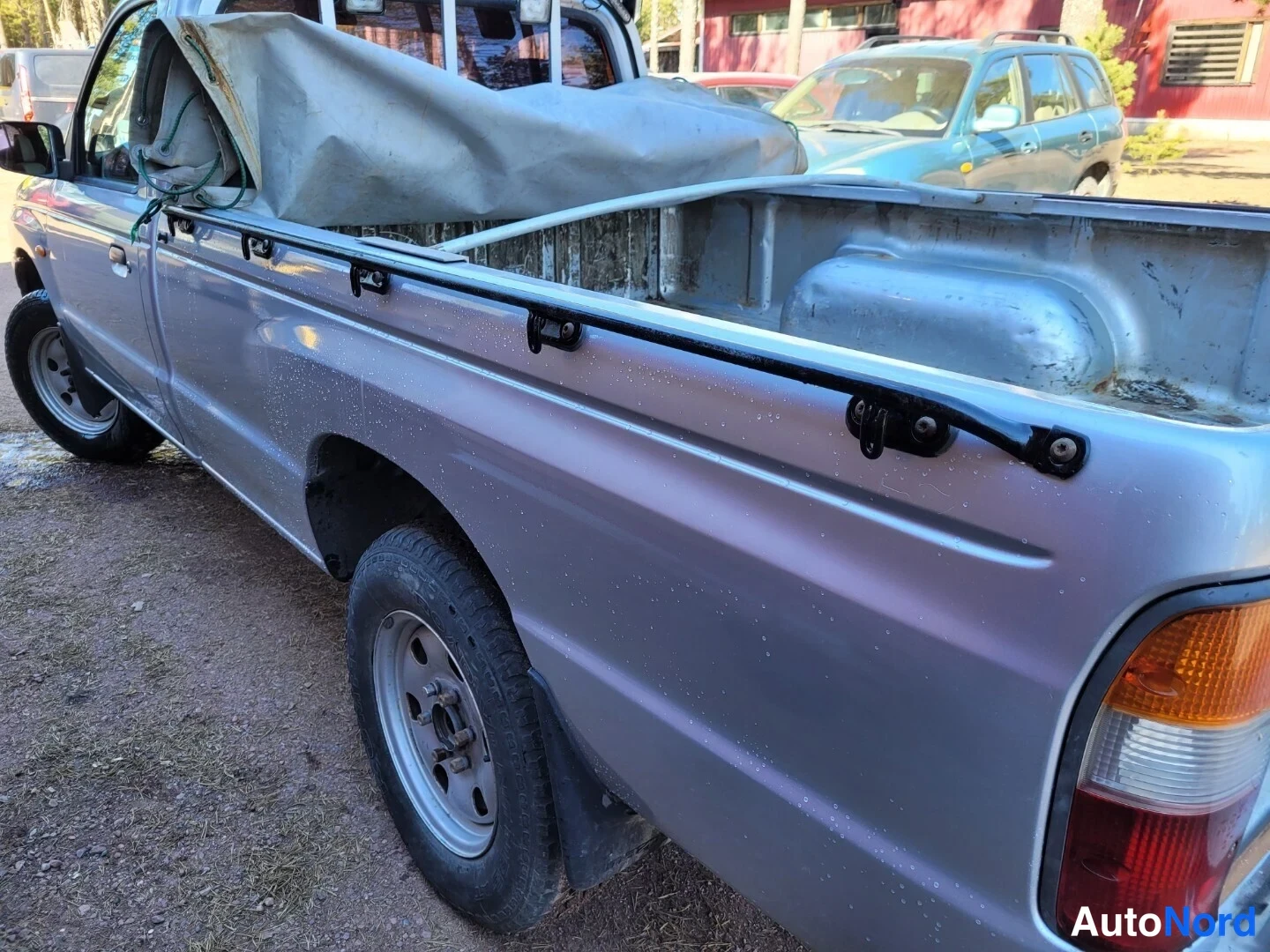 Hopea Mazda B2500 2003, takaviisto, kuva 10