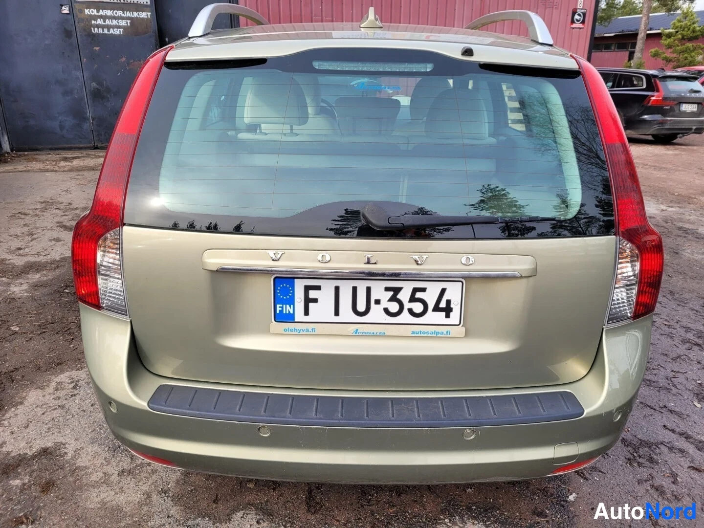Beige Volvo V50 2008, bakifrån, bild 8