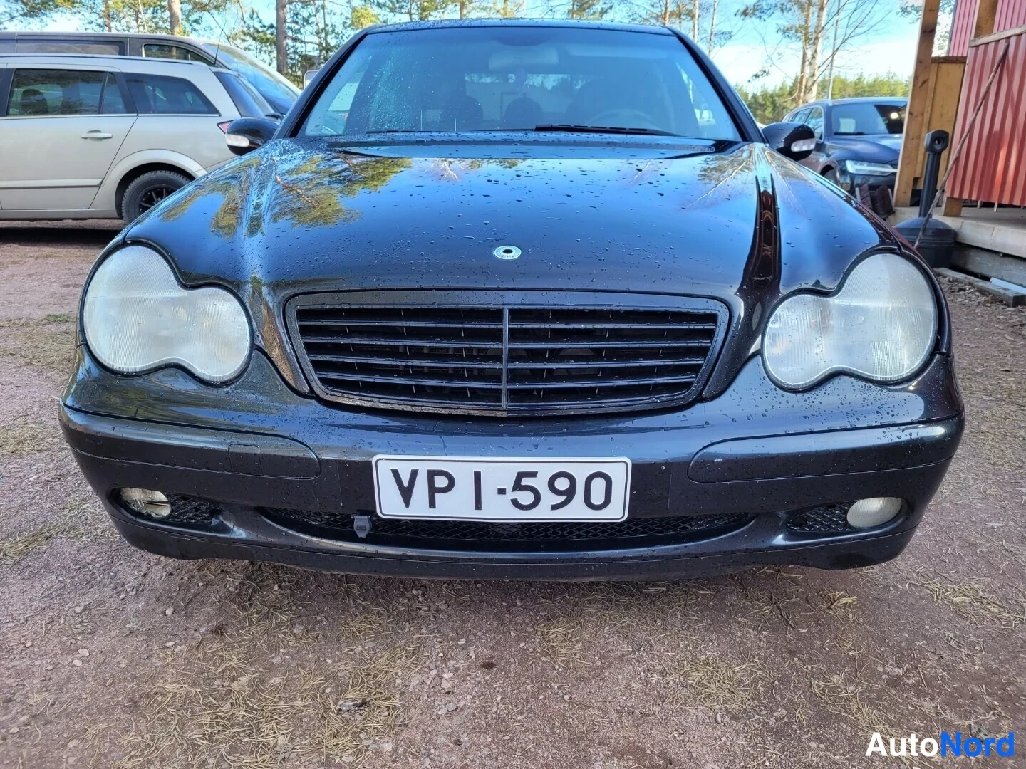 Musta Mercedes-Benz C 220 CDI 2003, edestä, kuva 4