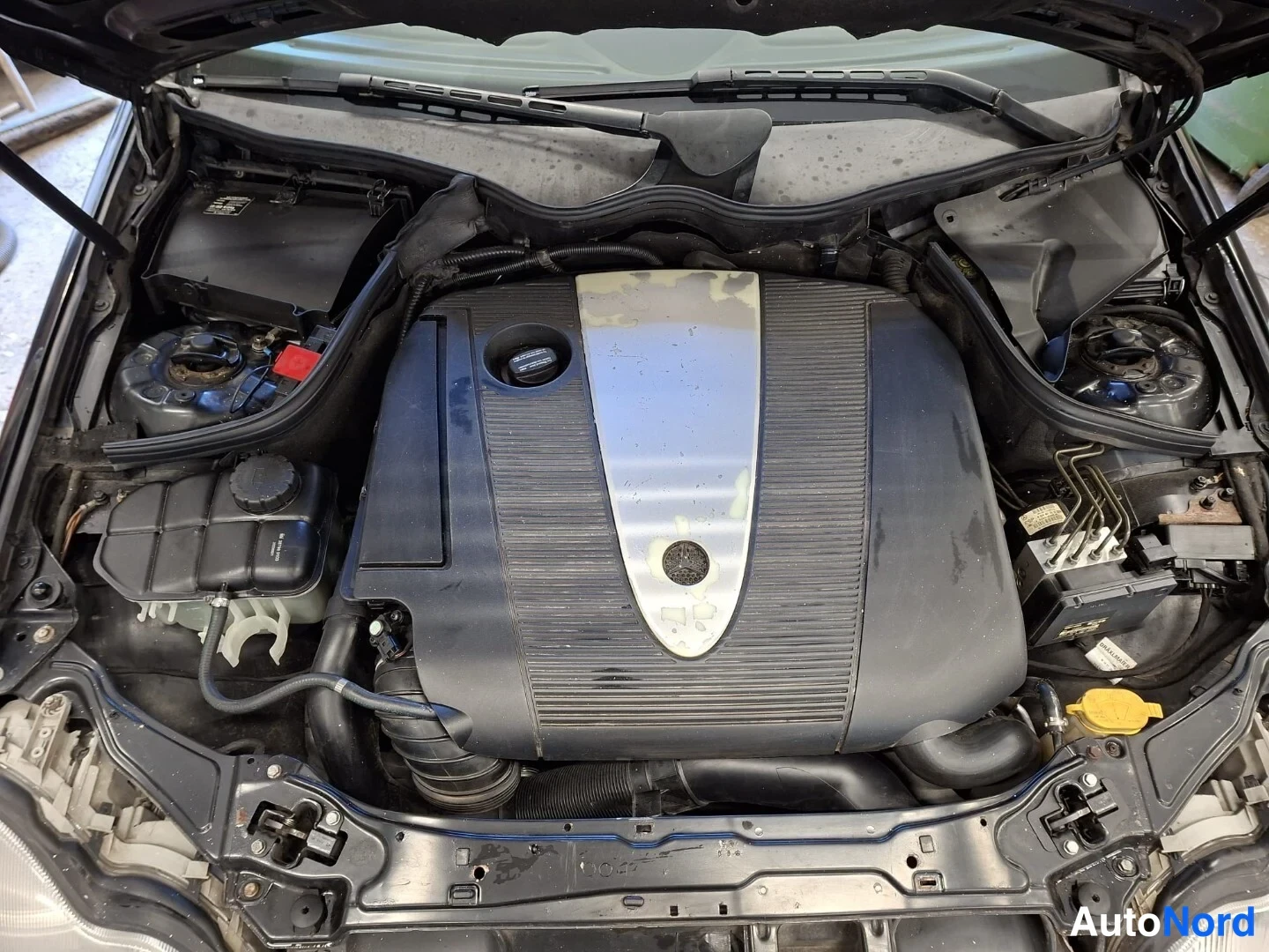 Musta Mercedes-Benz C 220 CDI 2003, moottoritila, kuva 19