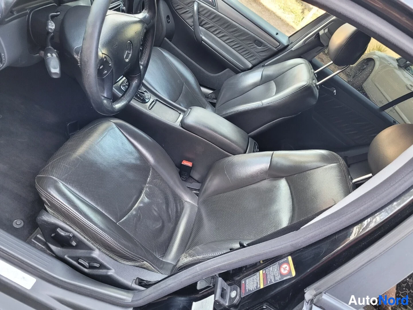 Musta Mercedes-Benz C 220 CDI 2003, etuistuimet, kuva 13