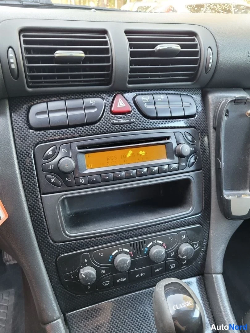 Musta Mercedes-Benz C 220 CDI 2003, yksityiskohta, kuva 21