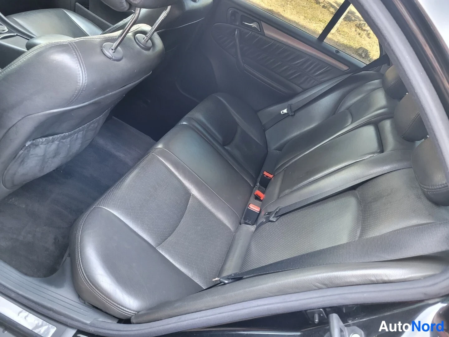 Musta Mercedes-Benz C 220 CDI 2003, takaistuimet, kuva 17