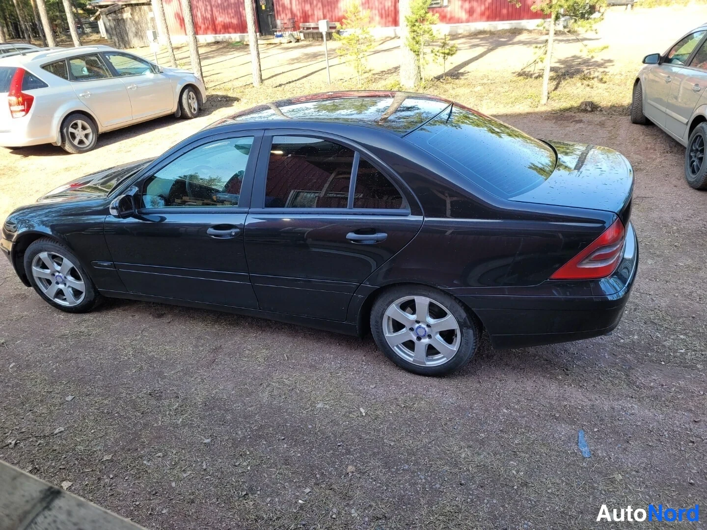 Musta Mercedes-Benz C 220 CDI 2003, takaviisto, kuva 9