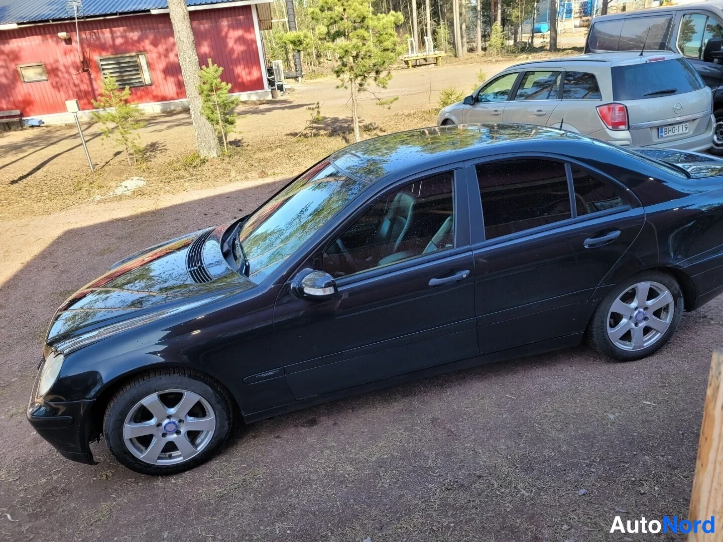 Musta Mercedes-Benz C 220 CDI 2003, etuviisto, keula vasemmalle, kuva 2