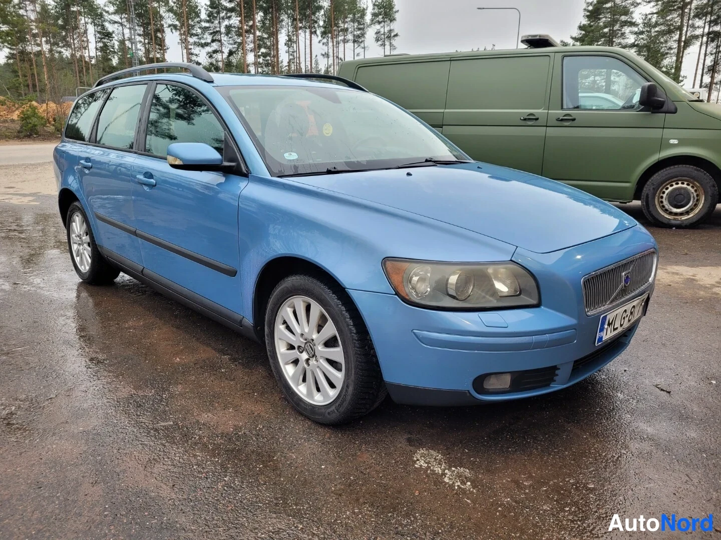 Turkoosi Volvo V50 2005, etuviisto, keula oikealle, kuva 3