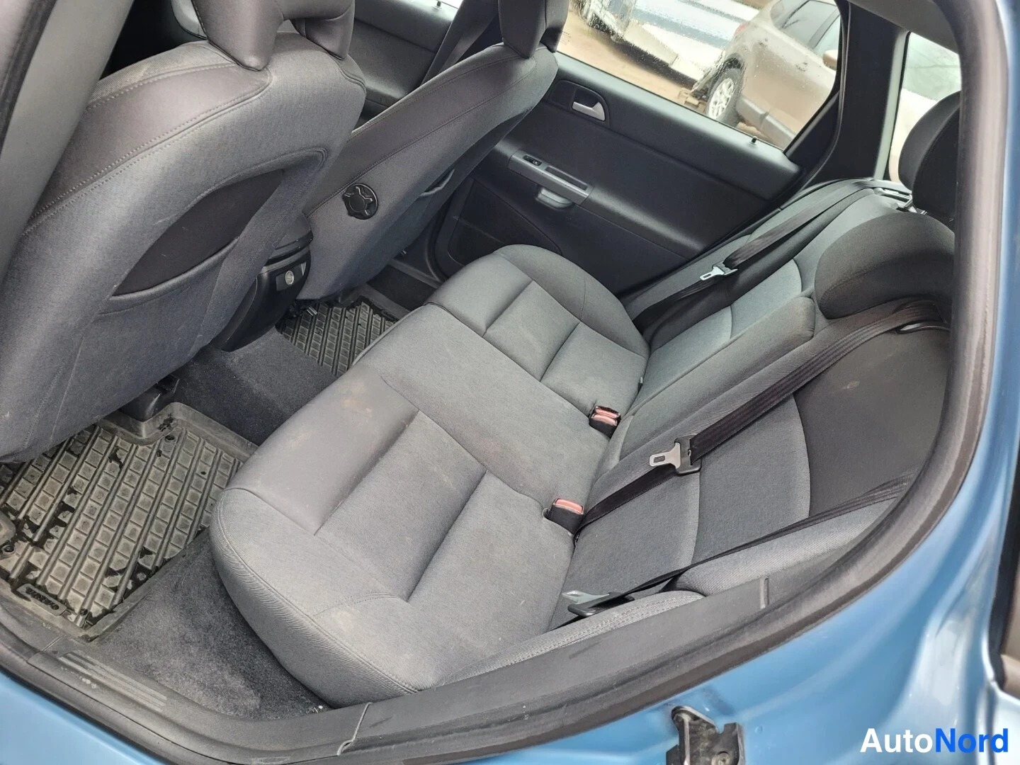 Turkoosi Volvo V50 2005, takaistuimet, kuva 14