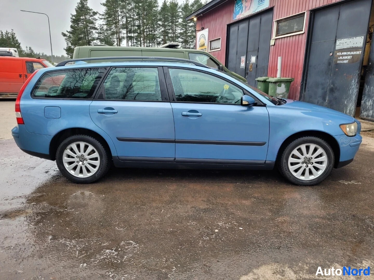 Turkoosi Volvo V50 2005, sivulta, kuva 5