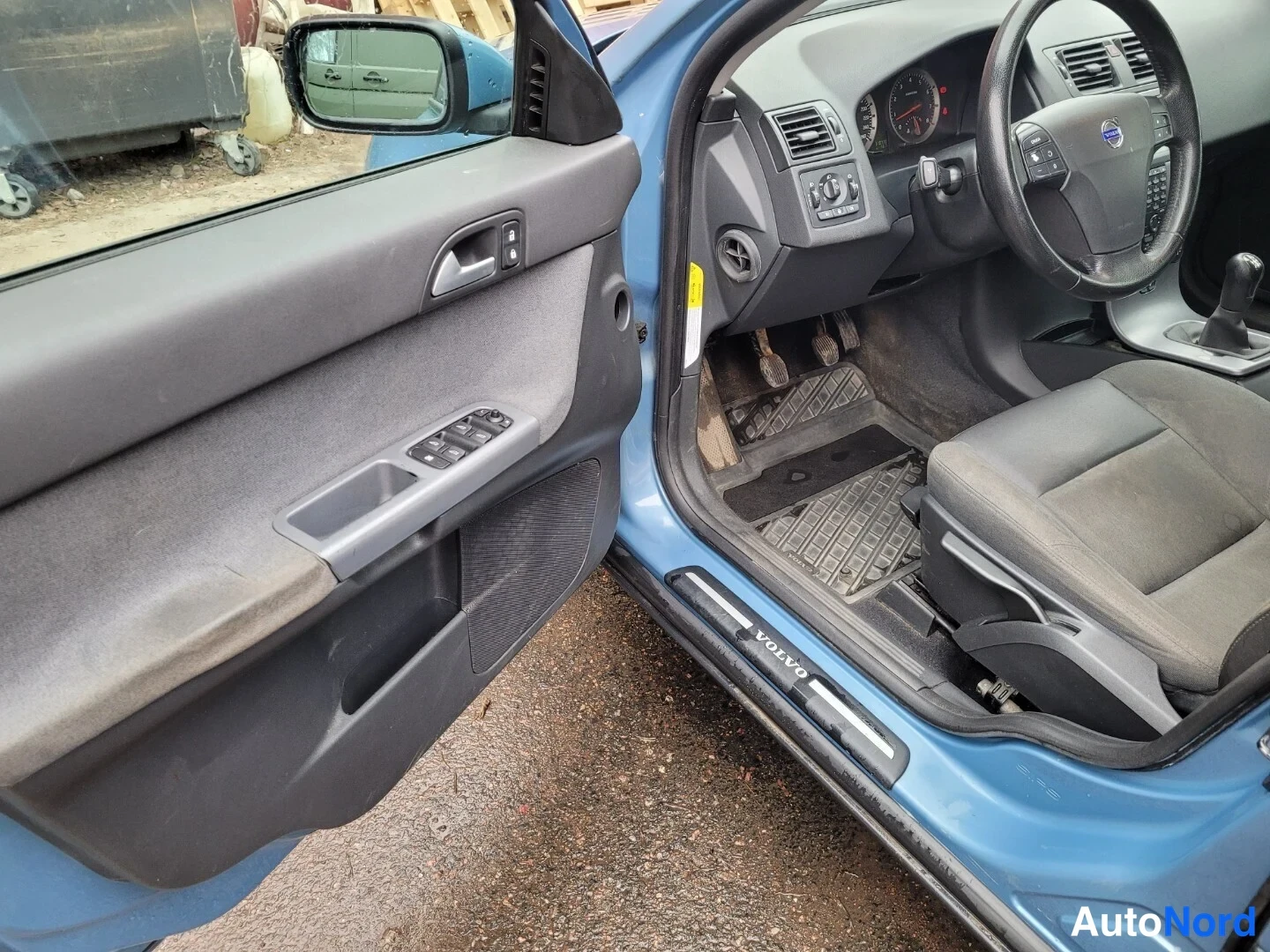 Turkoosi Volvo V50 2005, ohjaamo, kuva 9
