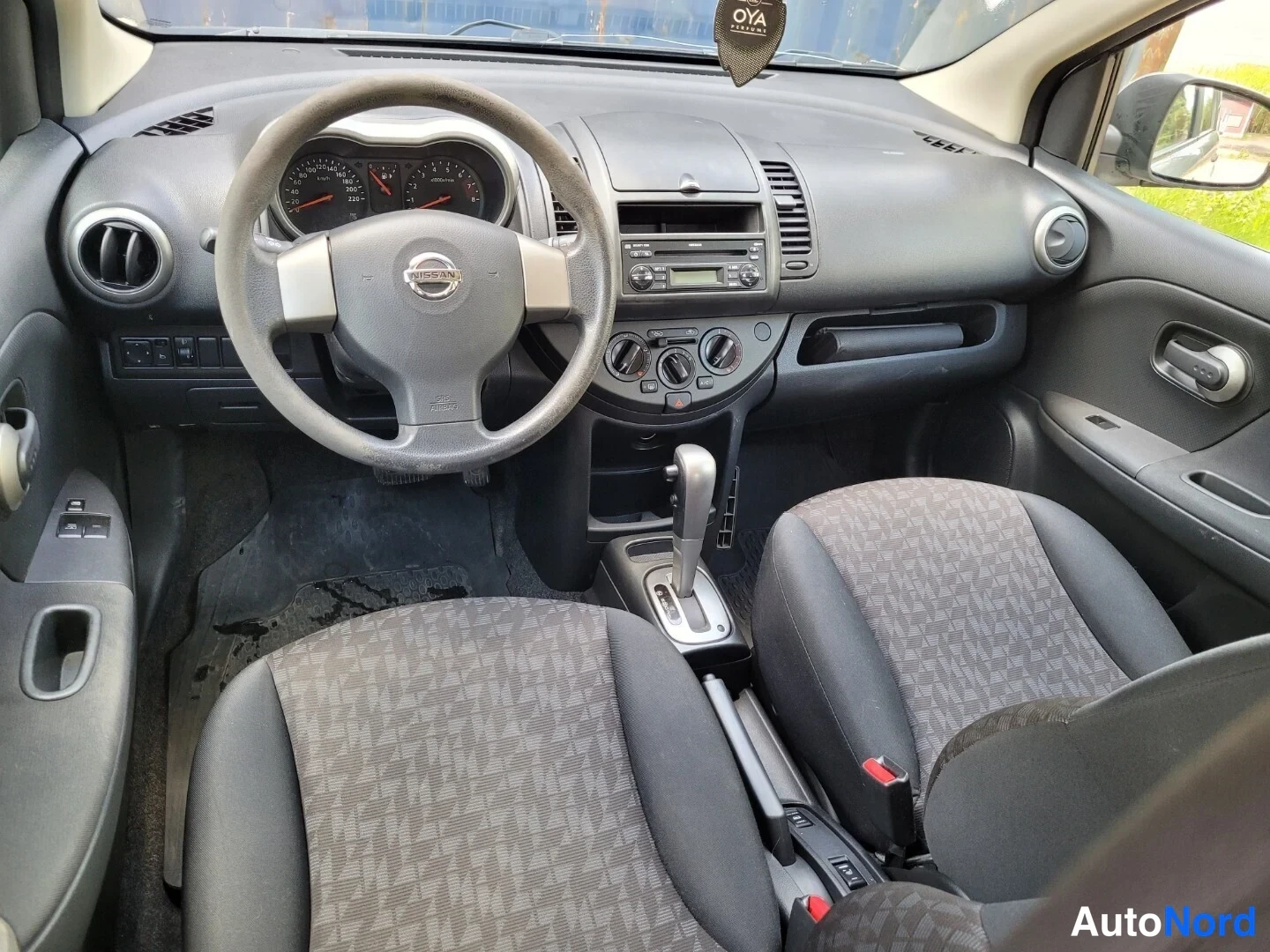 Hopea Nissan Note 2008, ohjaamo, kuva 10