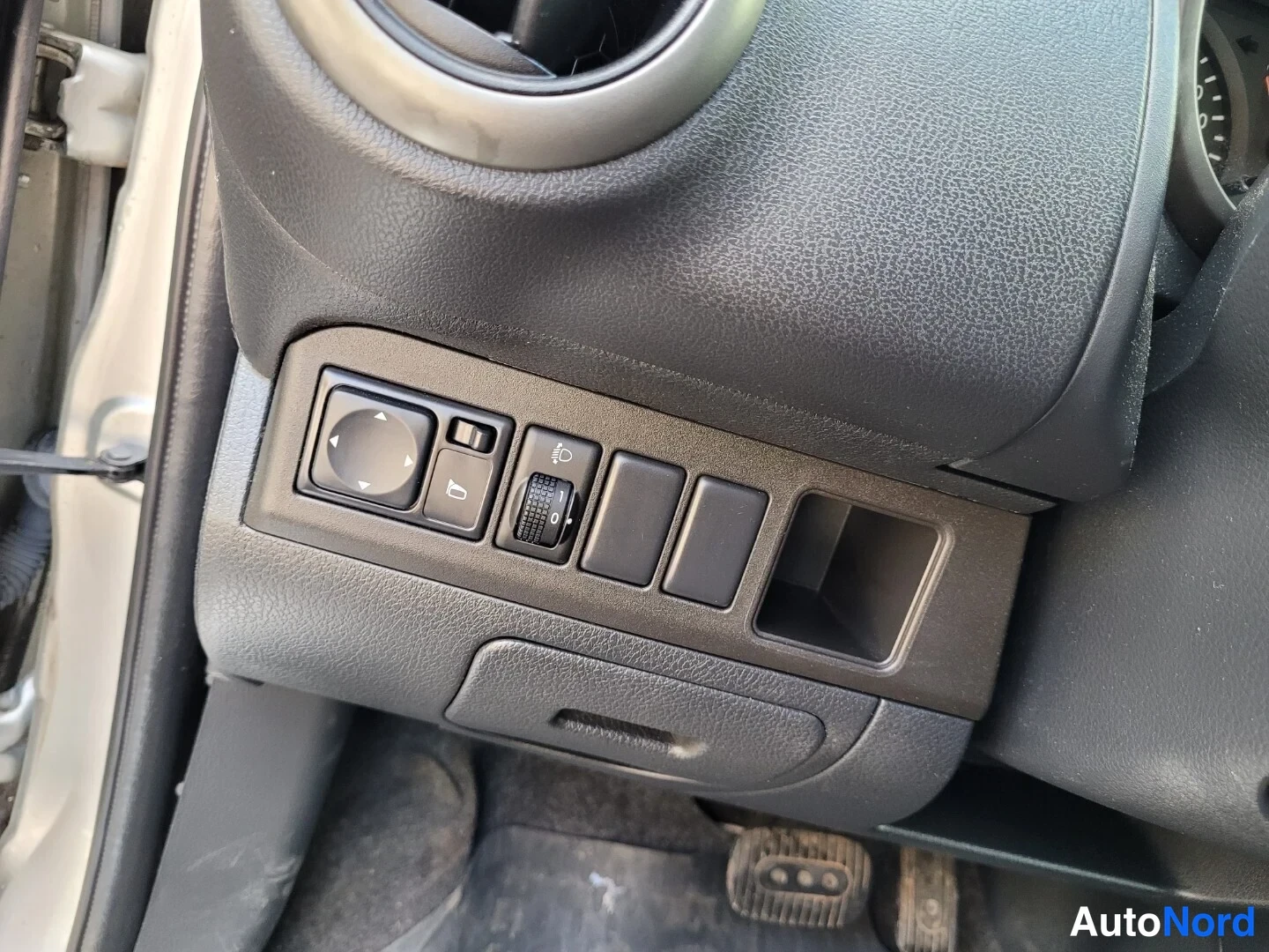 Hopea Nissan Note 2008, yksityiskohta, kuva 29