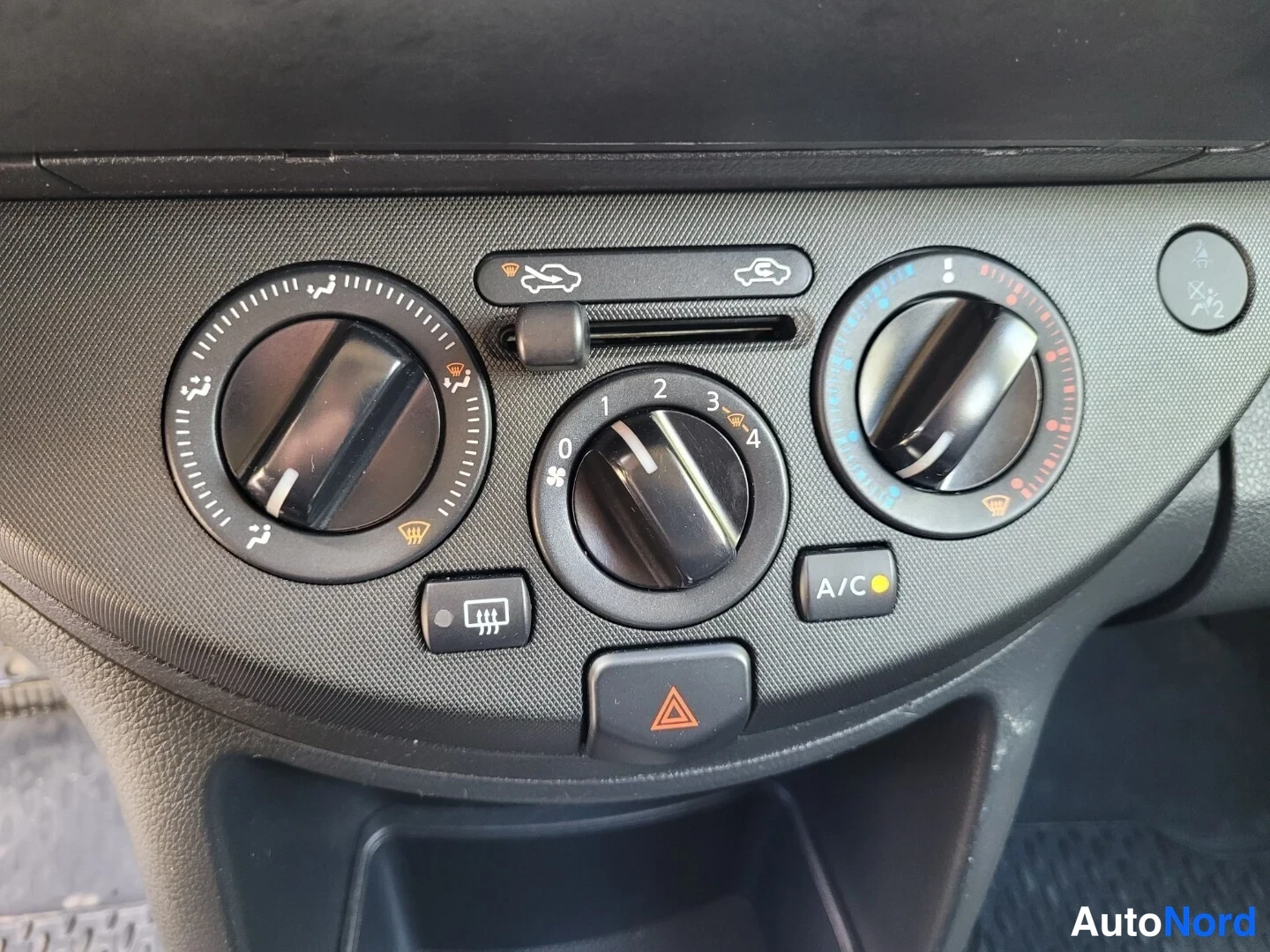 Hopea Nissan Note 2008, yksityiskohta, kuva 21