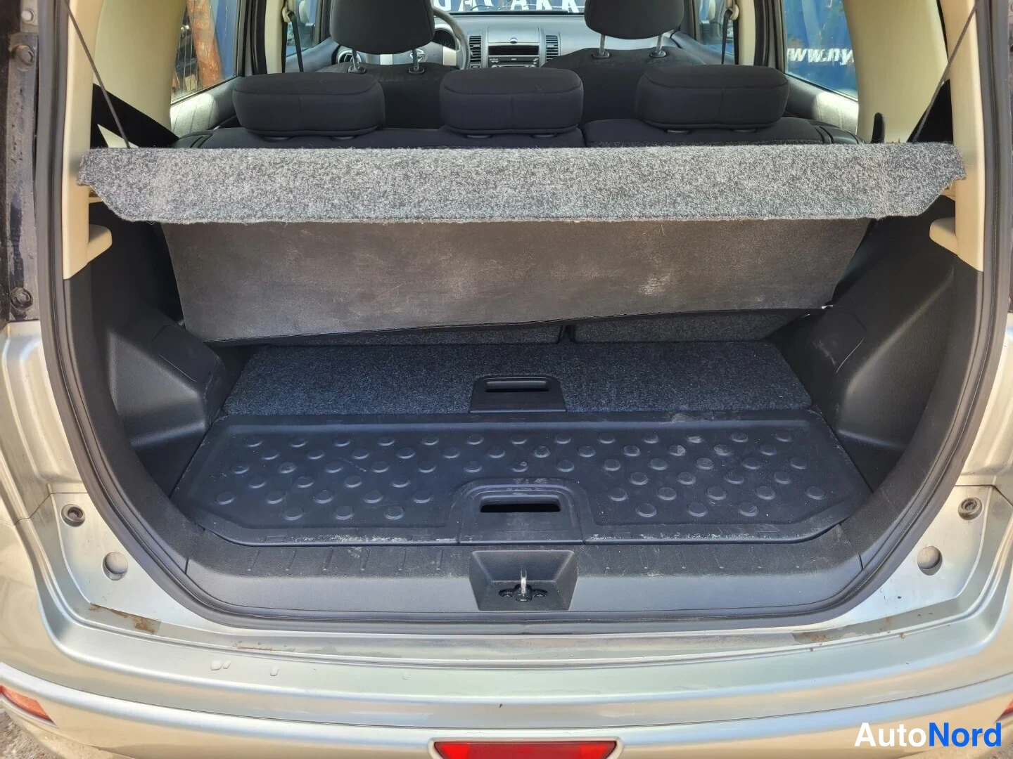 Hopea Nissan Note 2008, tavaratila, kuva 16