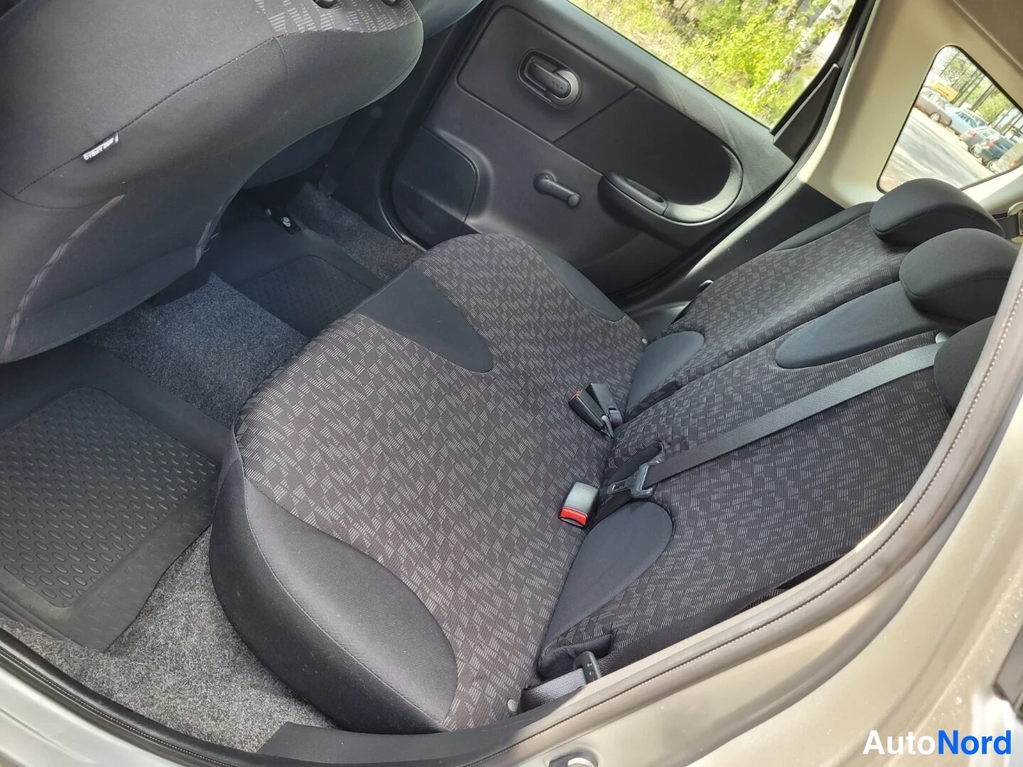 Hopea Nissan Note 2008, takaistuimet, kuva 15