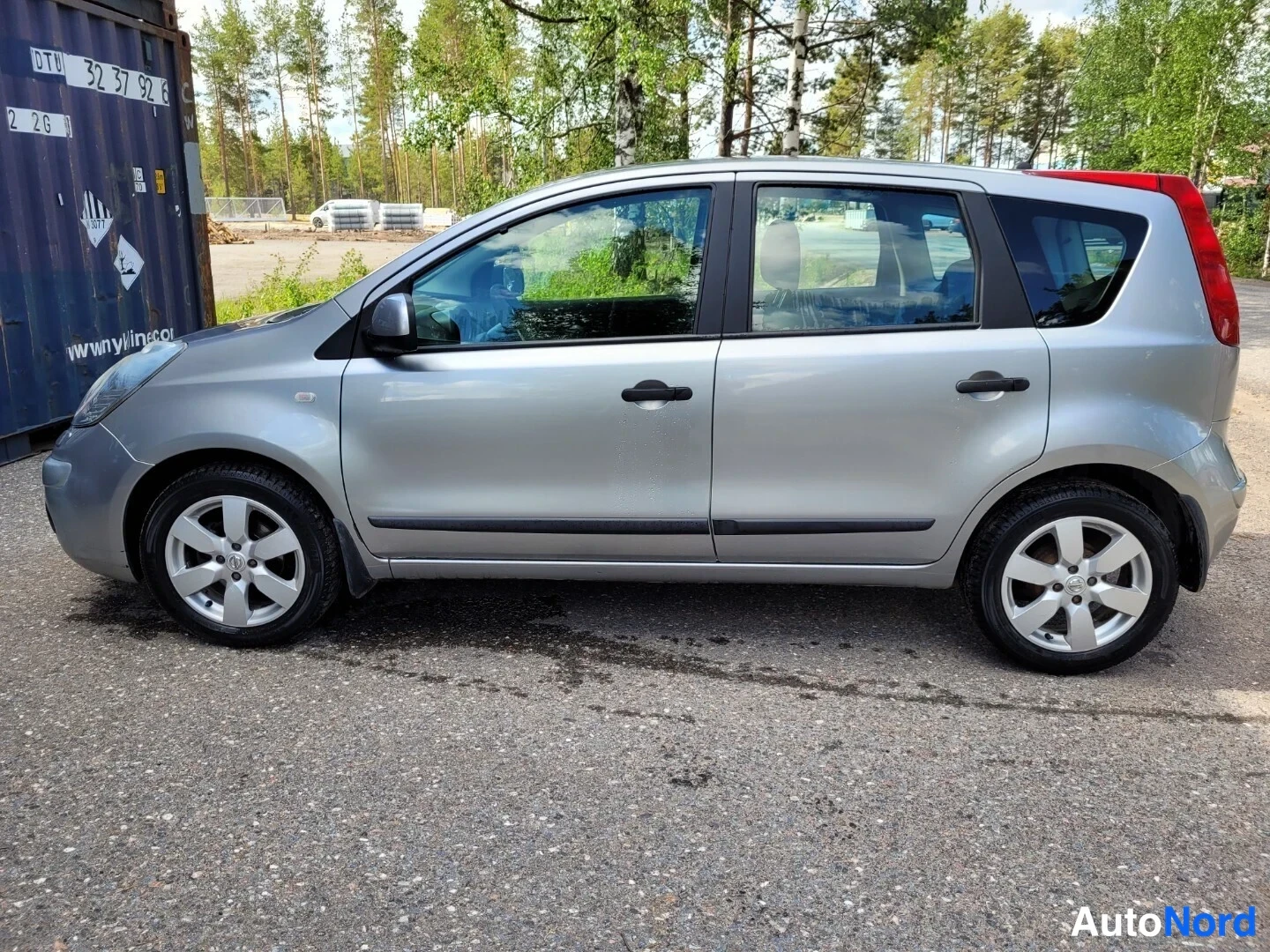 Hopea Nissan Note 2008, etuviisto, keula vasemmalle, kuva 2