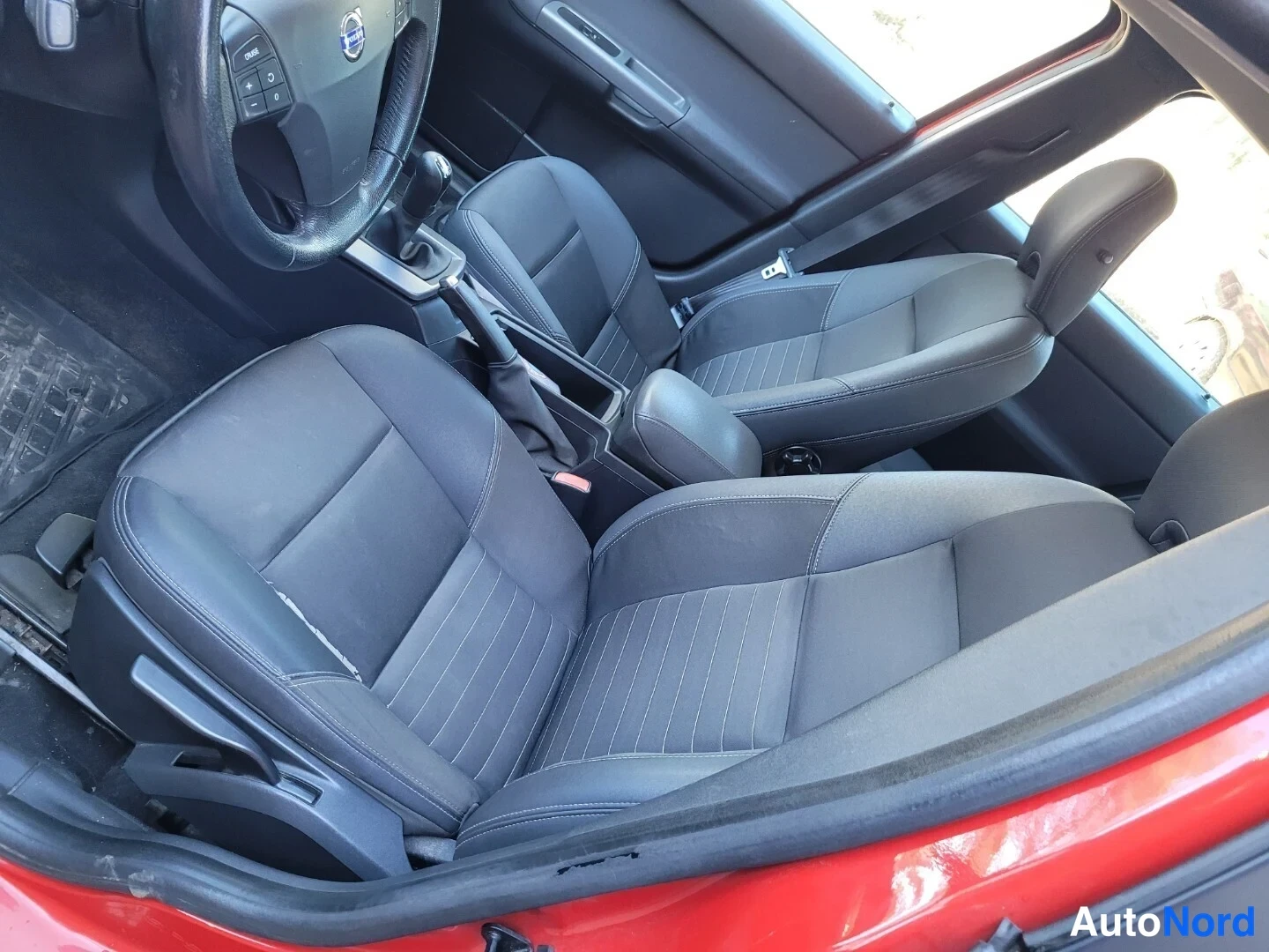 Punainen Volvo S40 2006, etuistuimet, kuva 15